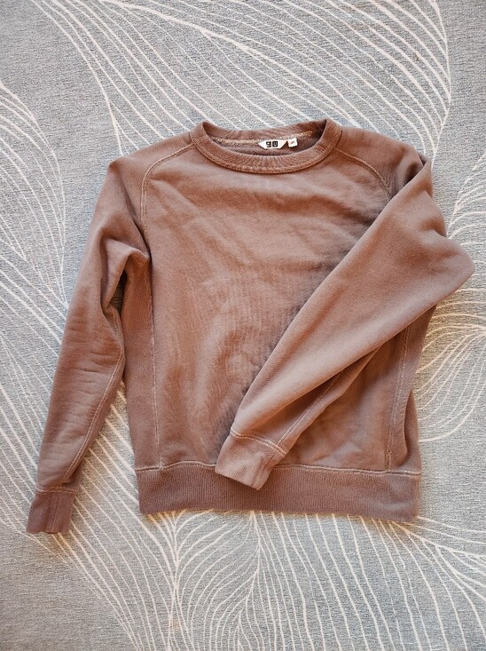 Uniqlo Sweaters - Uniqlo Crewneck Sweatshirt in Dusty Brown